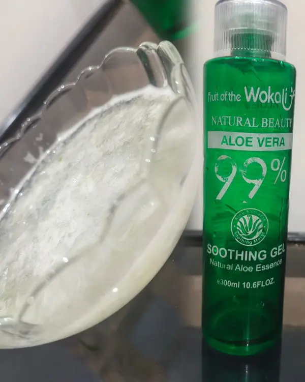 aloe vera gel on scalp